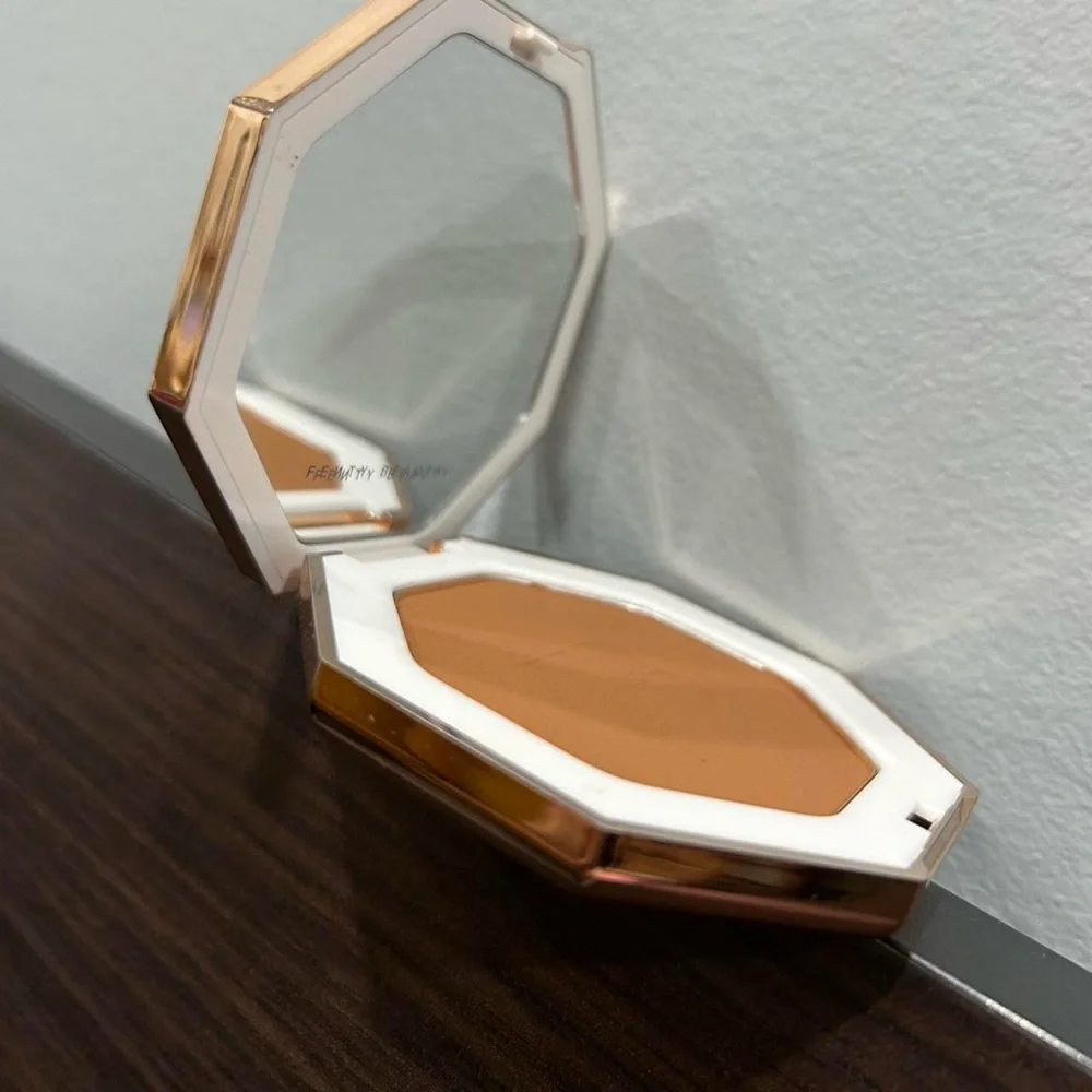 Fenty Beauty by Rihanna Instant Warmth Bronzer.